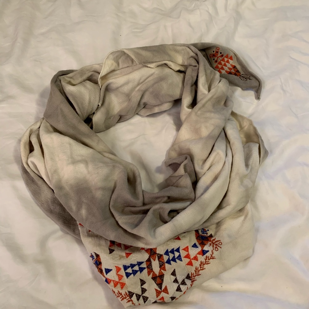 Zara Grey and White Aztec Scarf